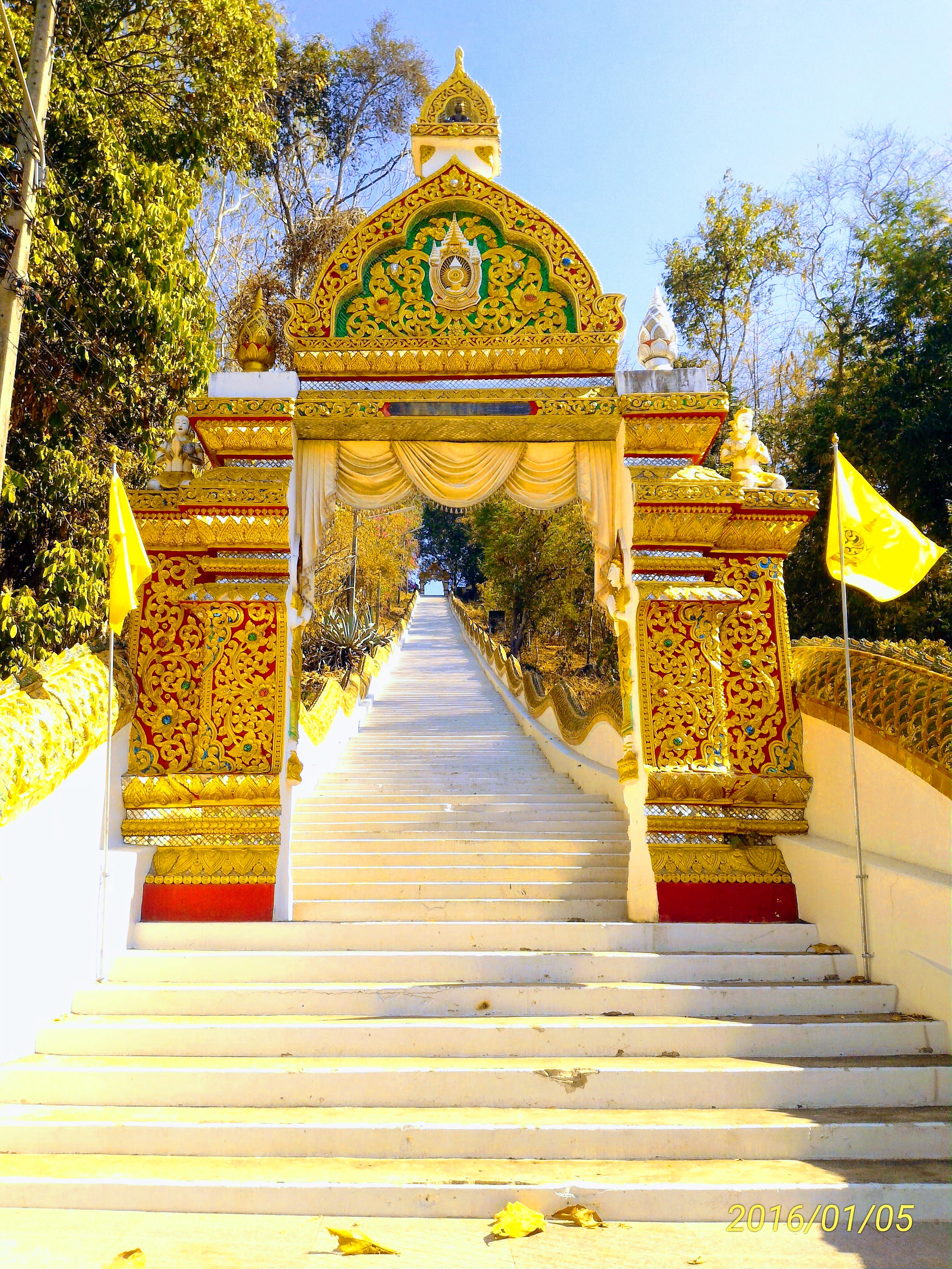 チェンマイ北縁部に位置するドイ・サケット寺院